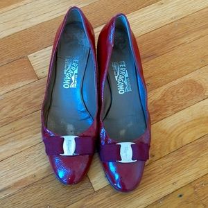 Salvatore Ferragamo Vara Pumps (Size 9)
